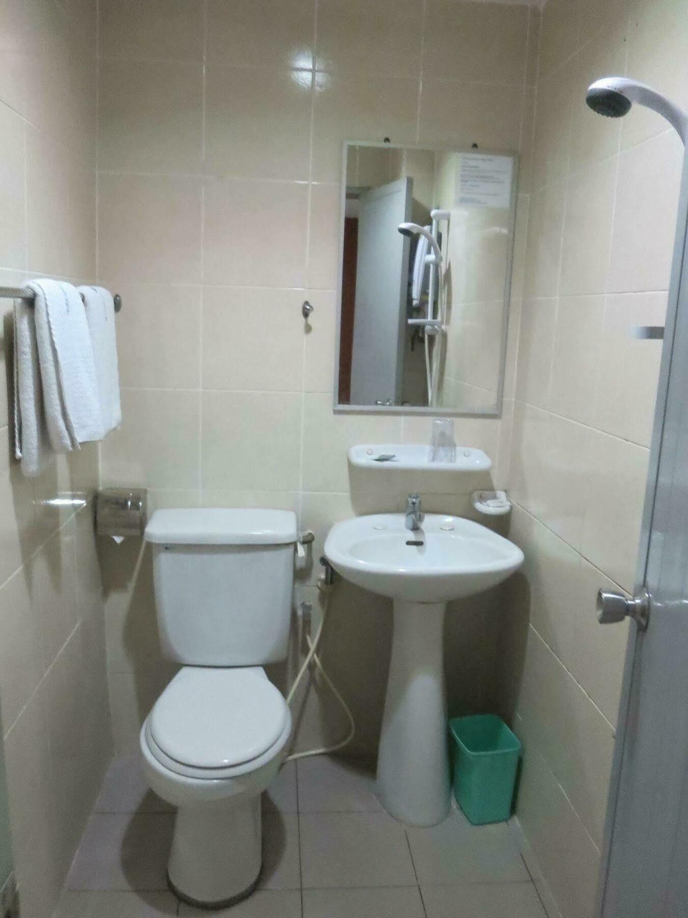 Wah May Hotel Kota Kinabalu Bagian luar foto